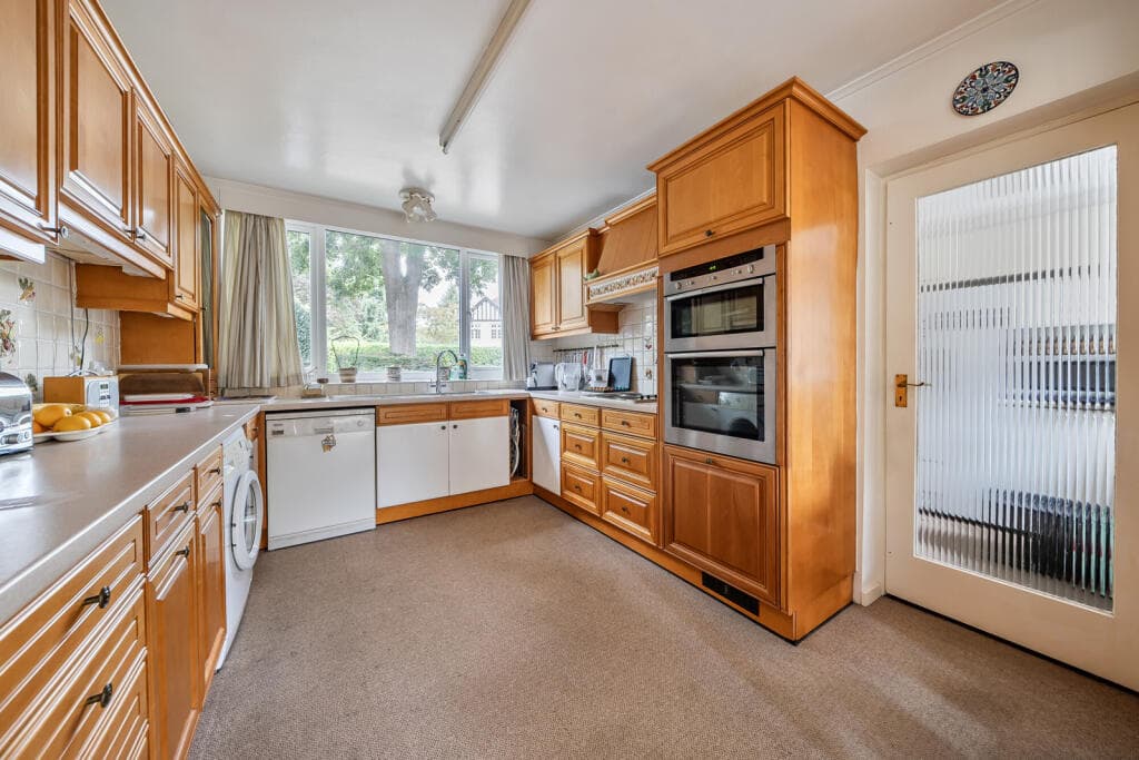 Bulstrode Way, Gerrards Cross, Buckinghamshire - Image 3