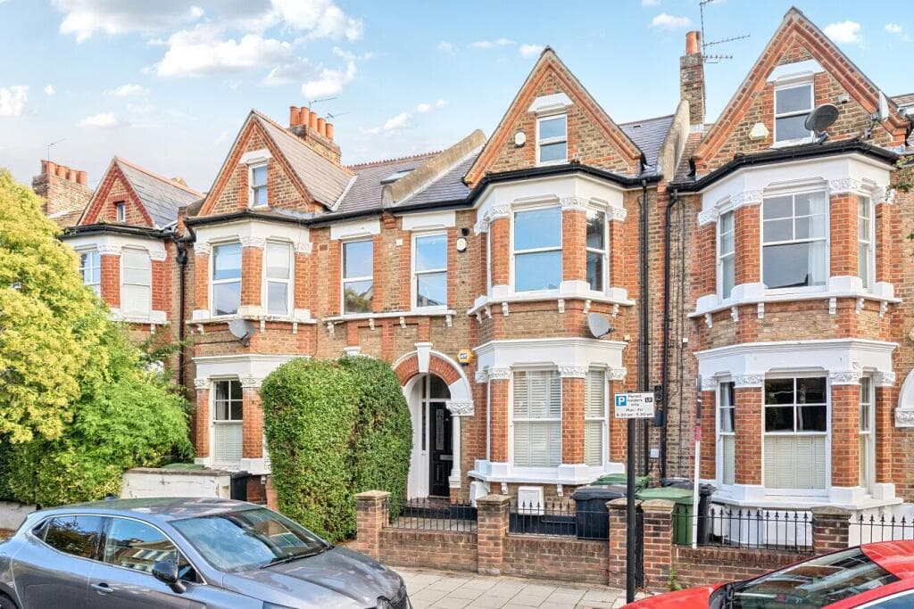 View property at Lynette Avenue, London, SW4