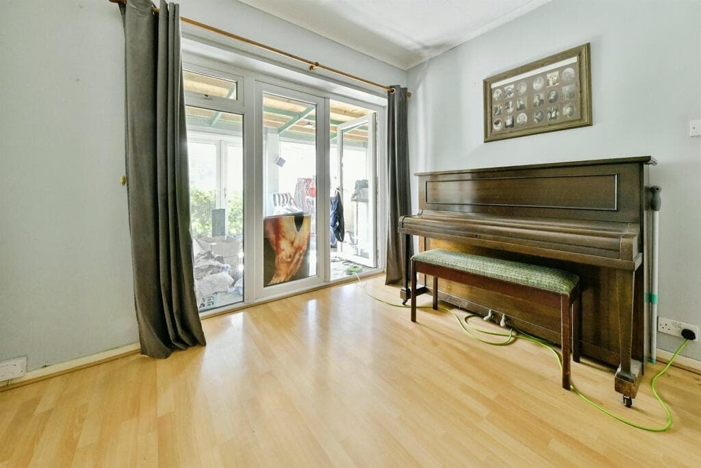 Astwick Road, Stotfold, Hitchin - Image 4
