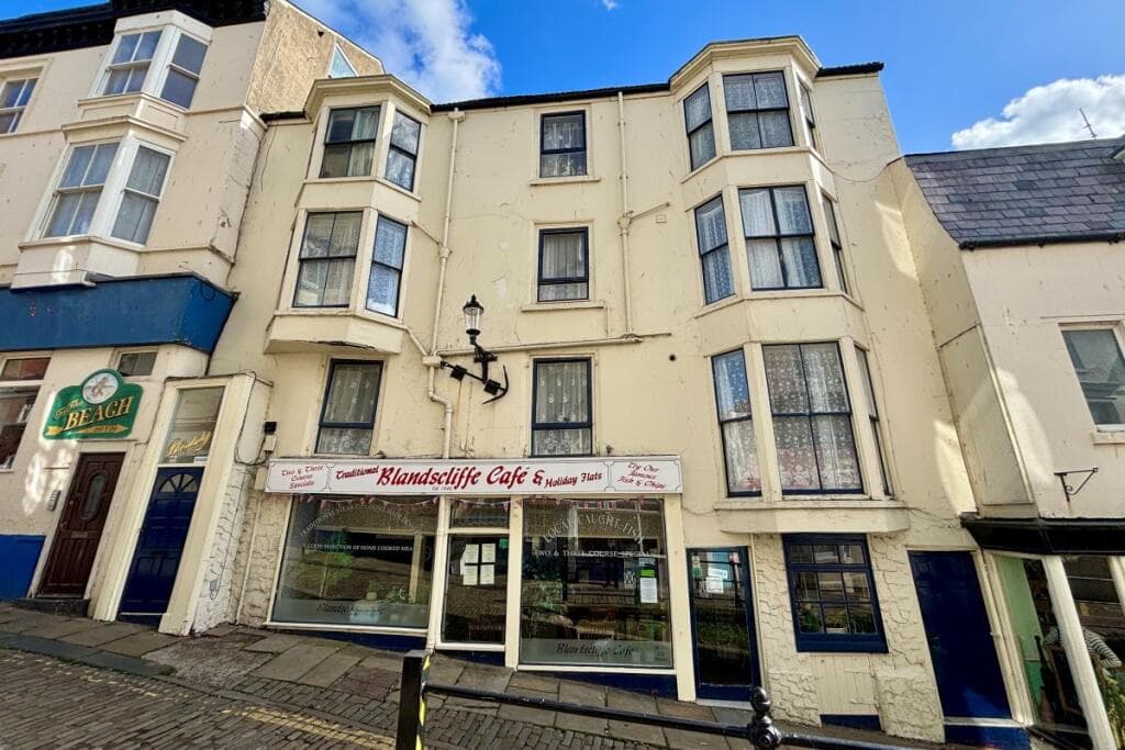 2 Blands Cliff, Scarborough, North Yorkshire, YO11 1NR - Image 1