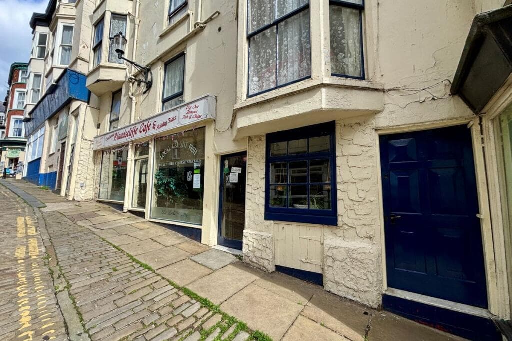 2 Blands Cliff, Scarborough, North Yorkshire, YO11 1NR - Image 3