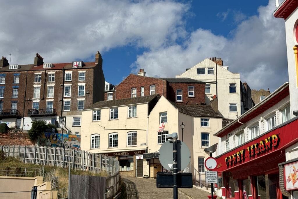 2 Blands Cliff, Scarborough, North Yorkshire, YO11 1NR - Image 4