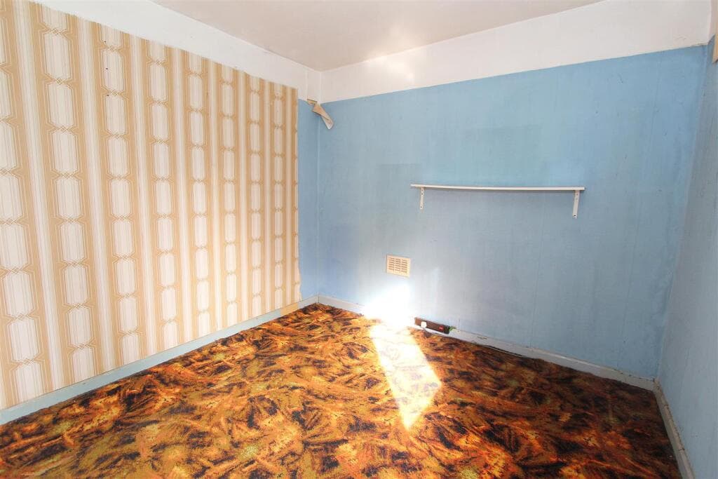 Middleton Road, Morden - Image 11