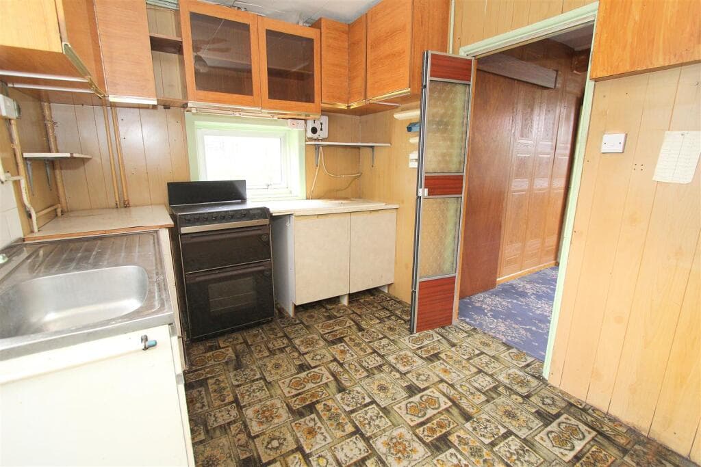 Middleton Road, Morden - Image 4
