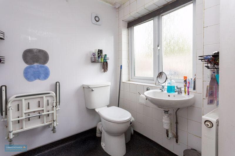 St Georges Avenue, Taunton - Image 7