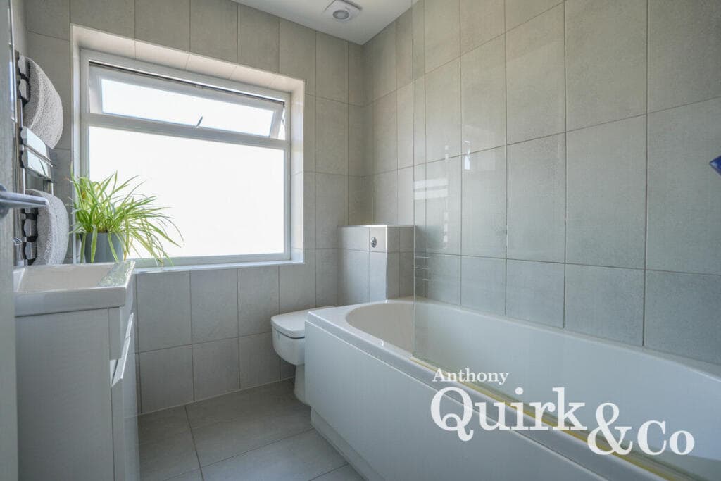 Edith Close, Canvey Island, SS8 - Image 10