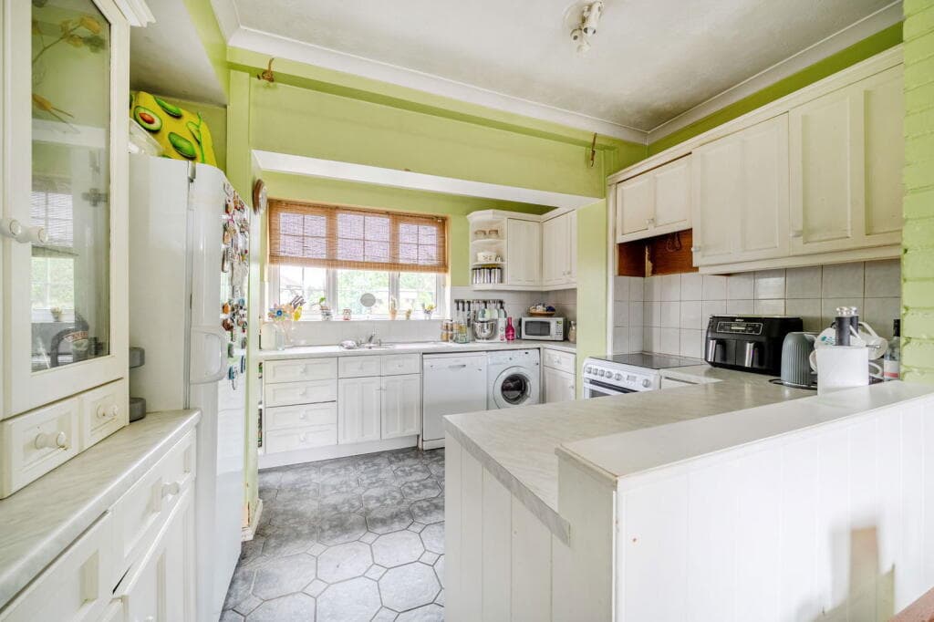 Beanacre Road, Melksham, SN12 8AL - Image 4