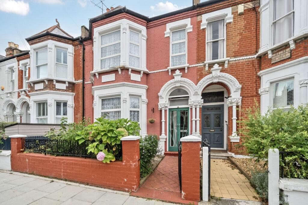 View property at Childebert Road, Balham, London, SW17