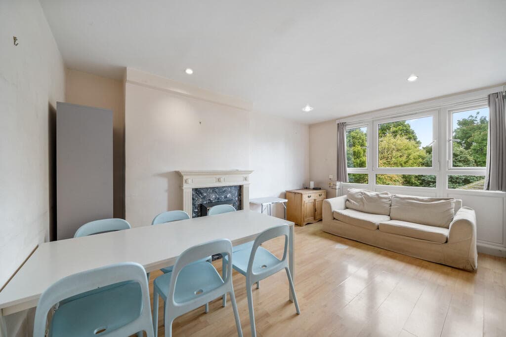 View property at Searles Close, Battersea