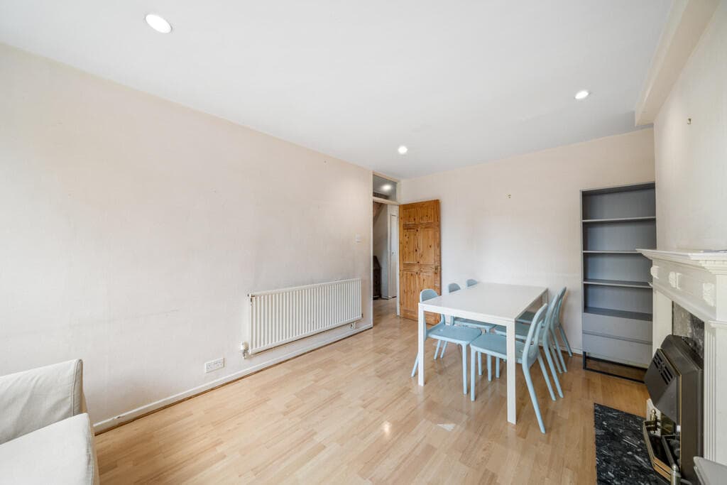 Searles Close, Battersea - Image 3