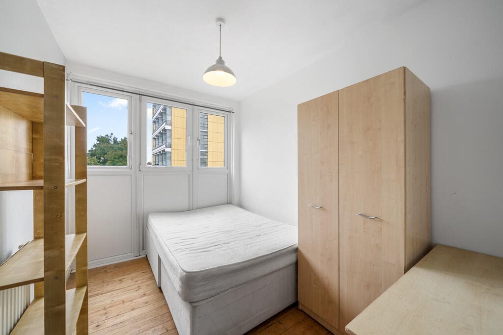 Searles Close, Battersea - Image 4