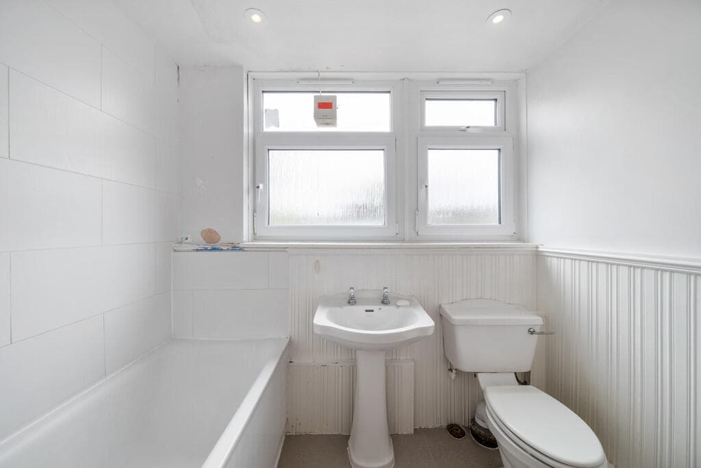 Searles Close, Battersea - Image 7