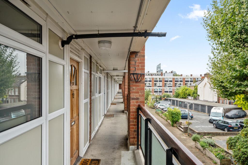 Searles Close, Battersea - Image 8
