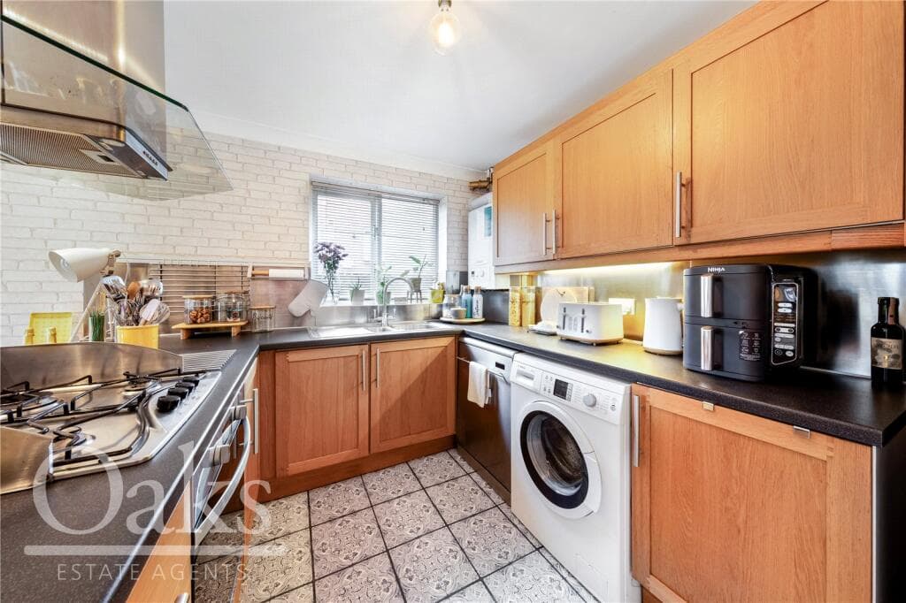 Byron Close, Streatham - Image 3