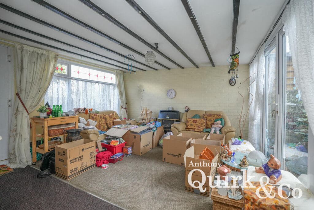 May Avenue, Canvey Island, SS8 - Image 3