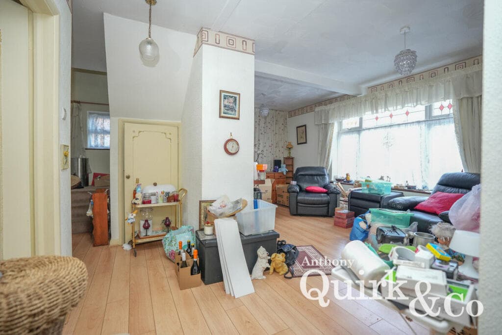 May Avenue, Canvey Island, SS8 - Image 4