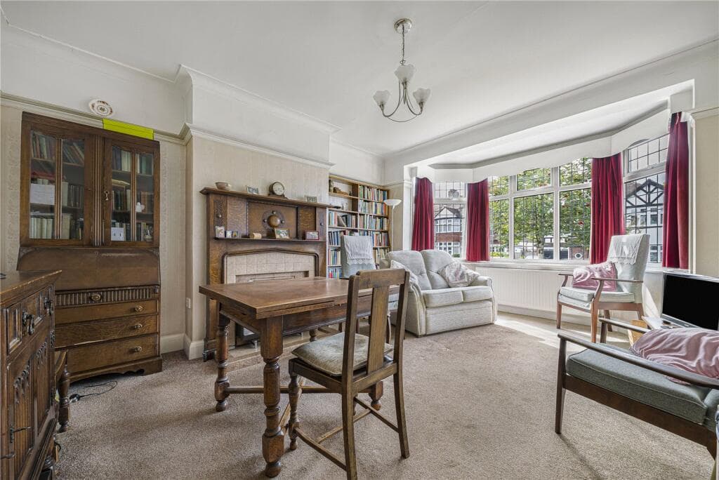 The Knoll, Bromley, BR2 - Image 2