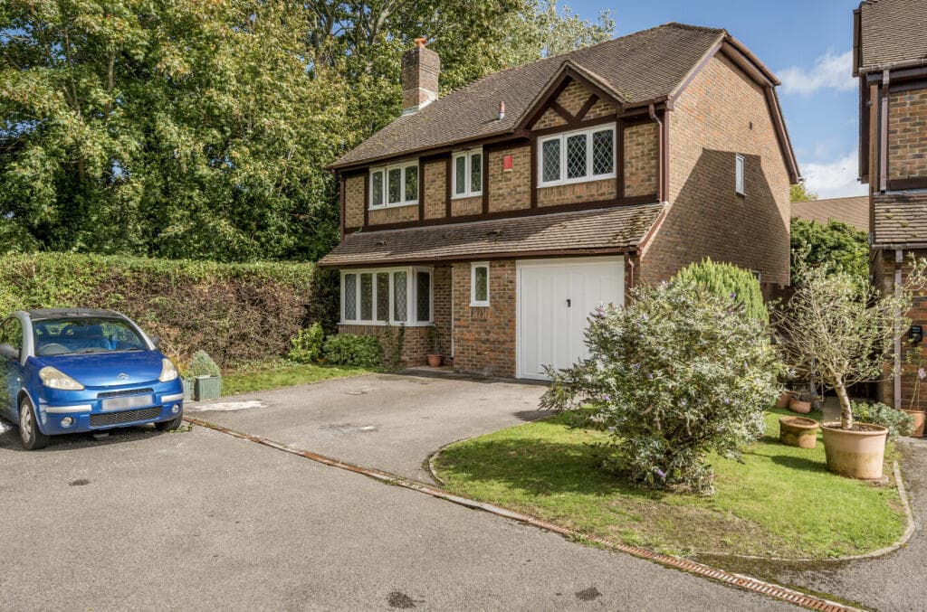 Halls Farm Close, Winchester, Hampshire, SO22 - Image 1