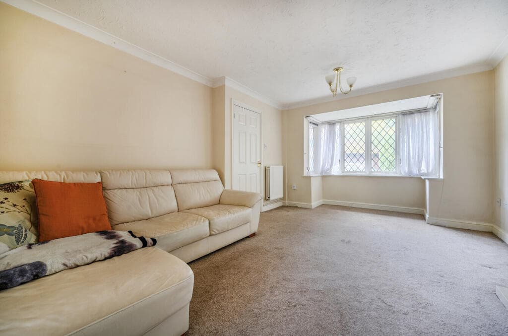 Halls Farm Close, Winchester, Hampshire, SO22 - Image 3