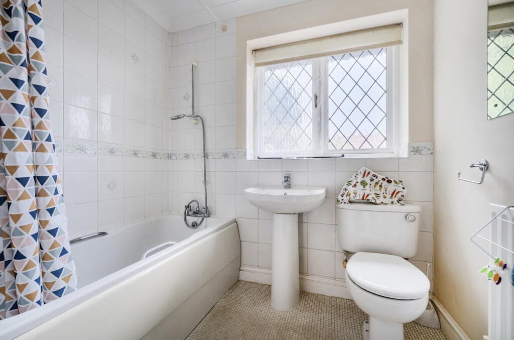 Halls Farm Close, Winchester, Hampshire, SO22 - Image 7