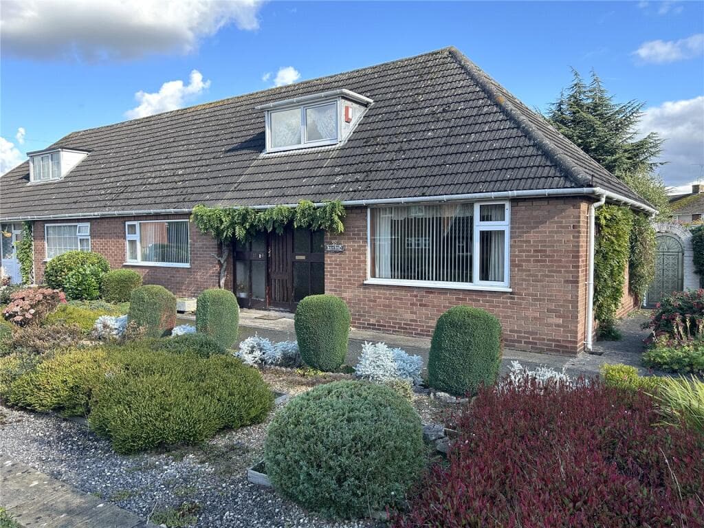 View property at School Road, Donnington, Telford, Shropshire, TF2
