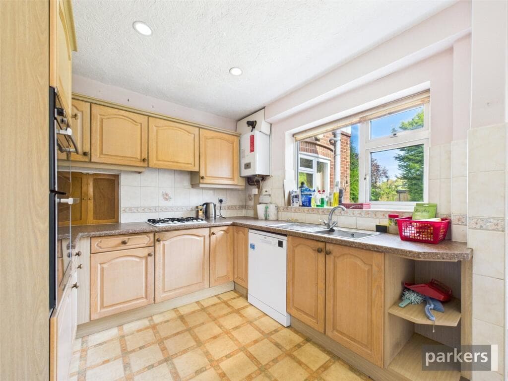 Whitegates Lane, Earley, Reading, Berkshire, RG6 - Image 4