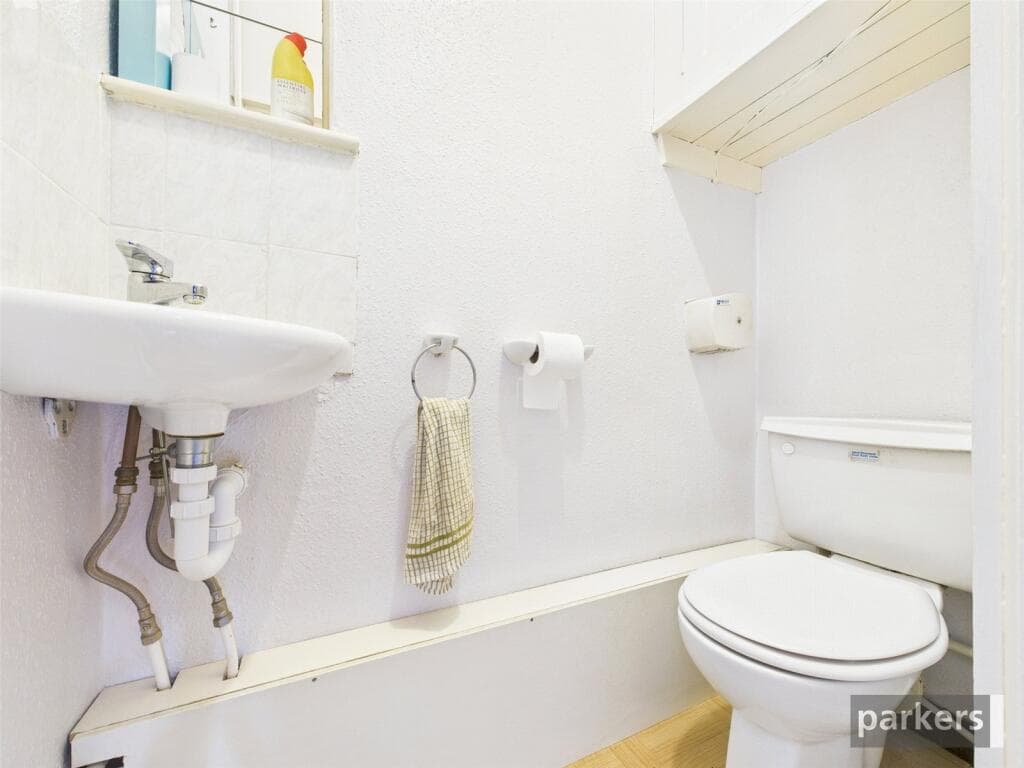 Whitegates Lane, Earley, Reading, Berkshire, RG6 - Image 7