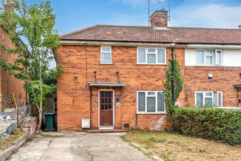 View property at 105 Cressingham Road, Reading, Berkshire, RG2 7RY