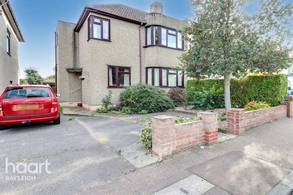 View property at Lympstone Close, essex