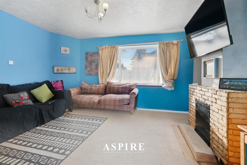 Northville Drive, Westcliff-On-Sea - Image 3