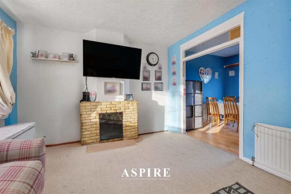 Northville Drive, Westcliff-On-Sea - Image 4