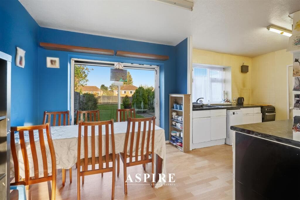 Northville Drive, Westcliff-On-Sea - Image 5