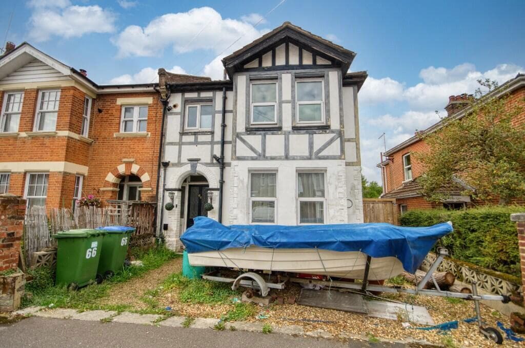 View property at Radstock Road, Woolston, Southampton, Hampshire, SO19 2HR