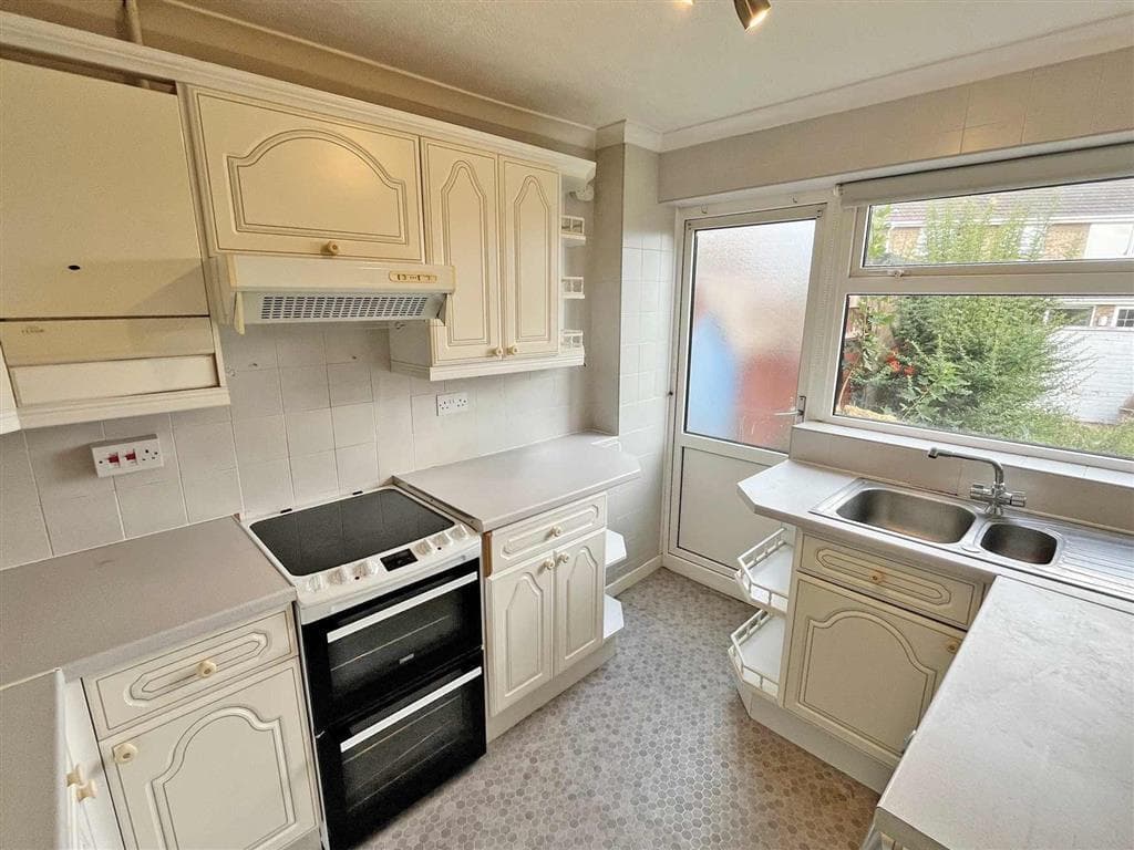 Shakespeare Road, RUSHDEN - Image 5