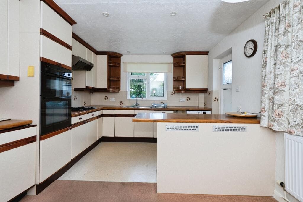 Hangleton Valley Drive, Hove - Image 10