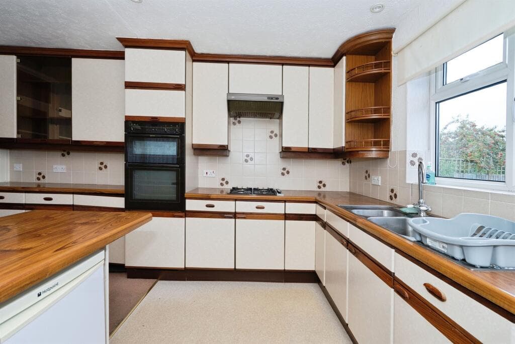 Hangleton Valley Drive, Hove - Image 9