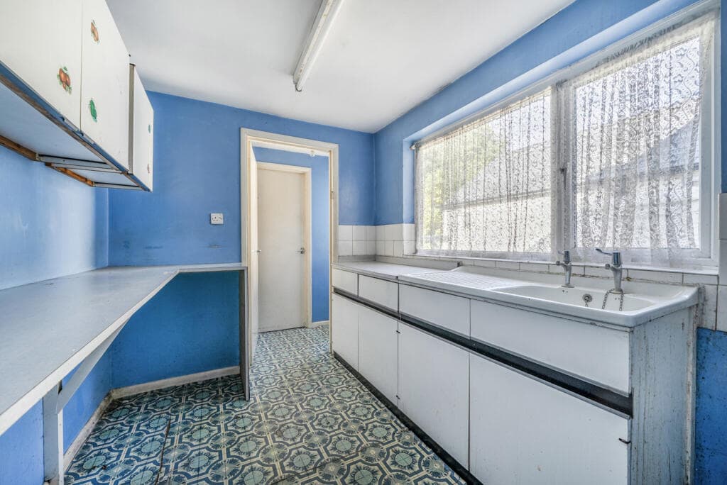 Elgar Road, Reading, Berkshire, RG2 - Image 10