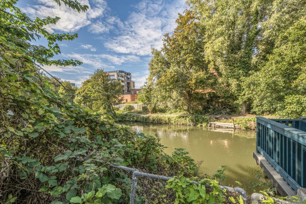 Elgar Road, Reading, Berkshire, RG2 - Image 2