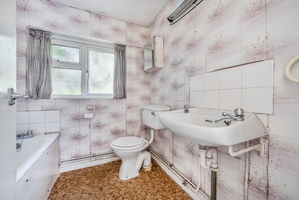 Elgar Road, Reading, Berkshire, RG2 - Image 4