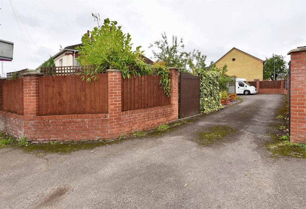 Shaftesbury Road, Lodden, Gillingham - Image 1