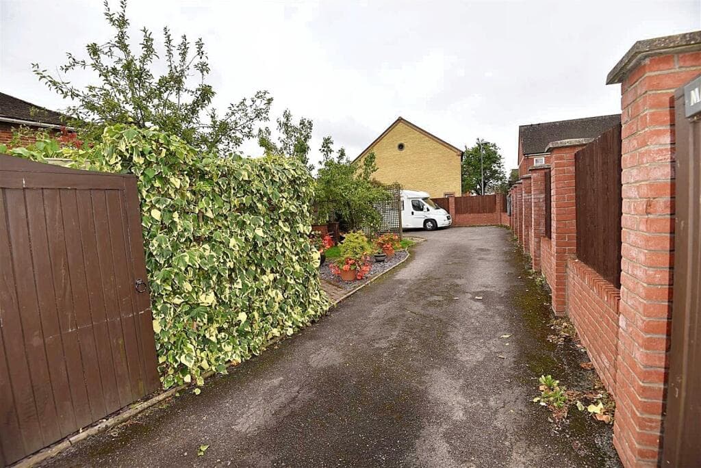 Shaftesbury Road, Lodden, Gillingham - Image 8