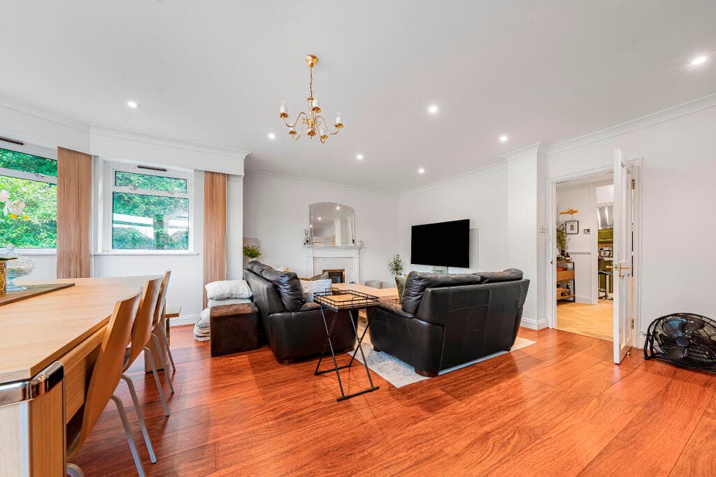 Church Lane, Wexham - Image 6