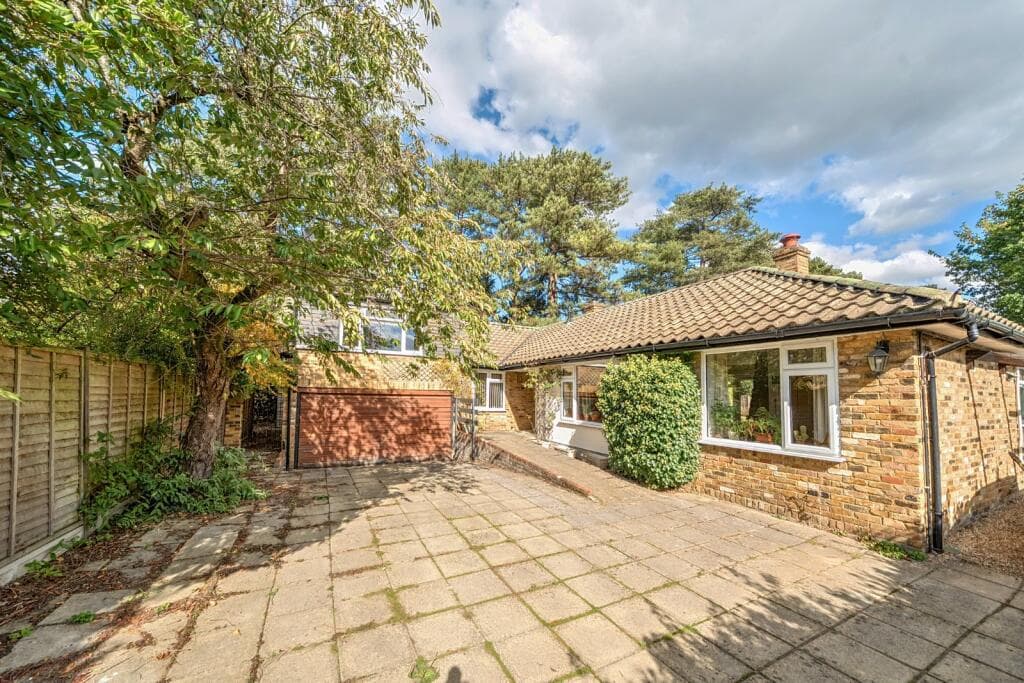 Taplow Common Road, Burnham, Buckinghamshire, SL1 - Image 2