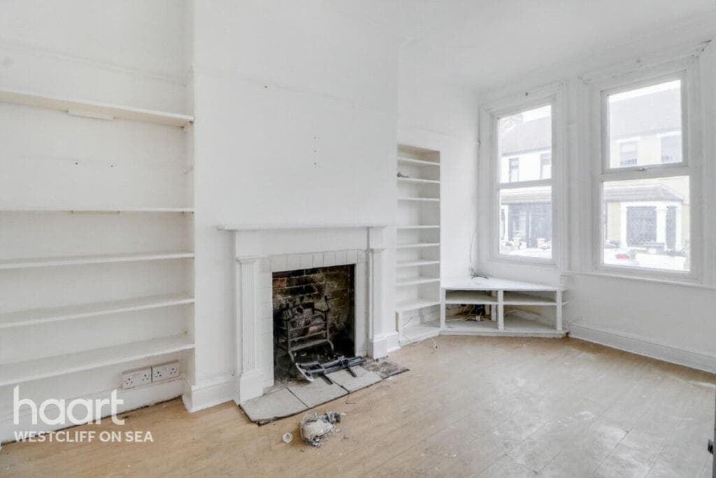 View property at Hainault Avenue, Westcliff-On-Sea