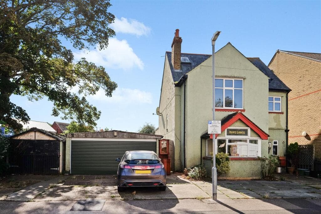 View property at Park Road, Herne Bay