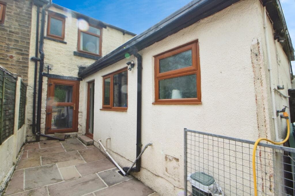 High Street West, Glossop, Derbyshire, SK13 - Image 10