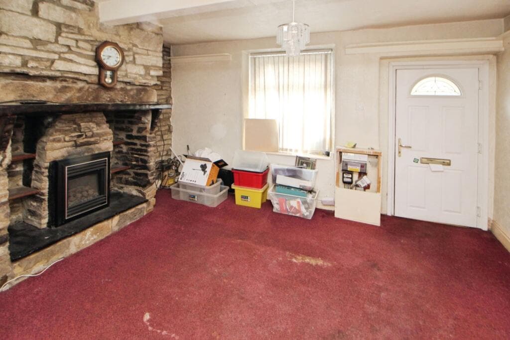 High Street West, Glossop, Derbyshire, SK13 - Image 4
