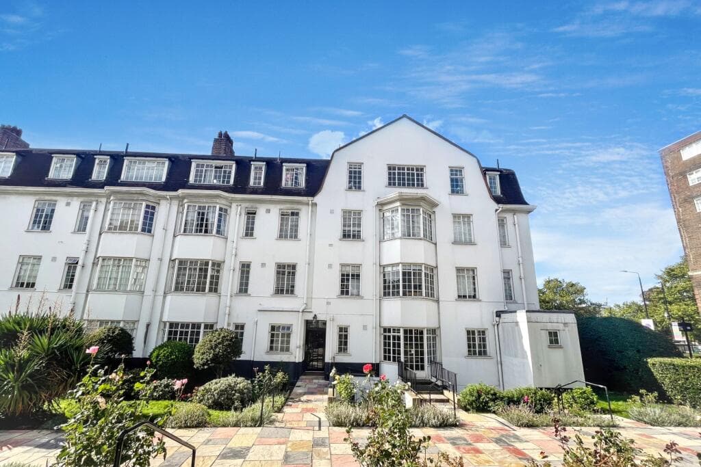 View property at Flat 10, Wavertree Court, Wavertree Road, Streatham Hill, London, SW2 4TL