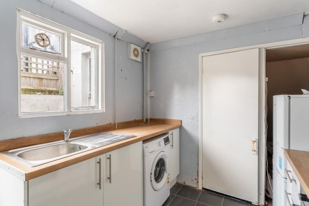 Dewe Road, Brighton - Image 5