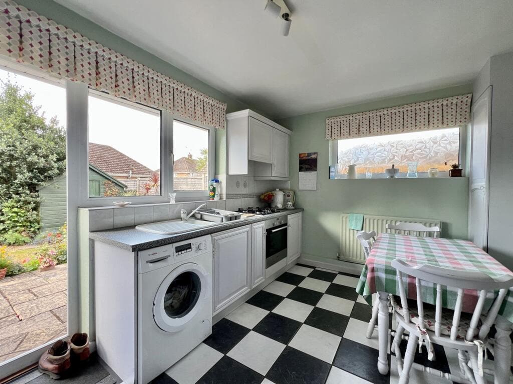 Corkscrew Lane, Taunton - Image 9